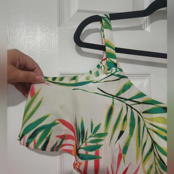 7th Avenue NY&CO Multicolored Floral Ruffled Cold-Shoulder Top in Size XL - Picture 3 of 9